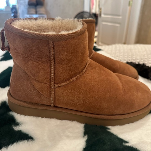 Classic Mini Uggs - Picture 2 of 5